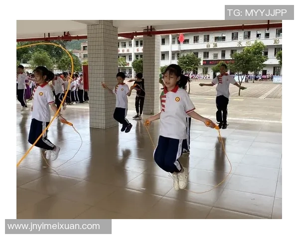 足球少年背影头像，展现运动精神与青春力量的时刻