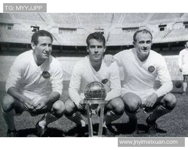 连界足球队球星阵容揭秘 哪些球员引领球队崛起成就辉煌