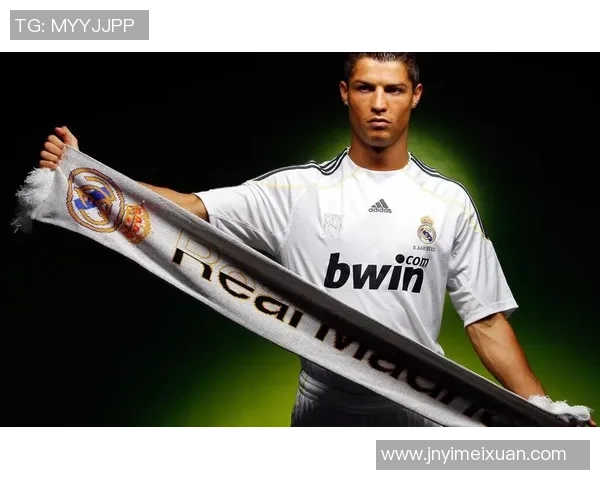 黑白光影下的绿茵传奇足球巨星风采写真